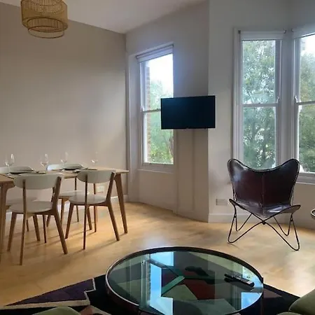 Lovely Spacious 1-Bedroom Flat In Tufnell Park Close To Central Londra Esterno foto